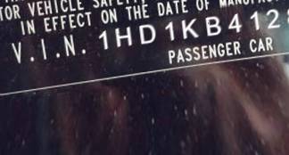 VIN 1HD1KB4128Y665667