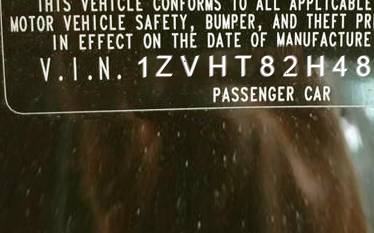 VIN 1ZVHT82H485192885