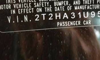 VIN 2T2HA31U95C077977
